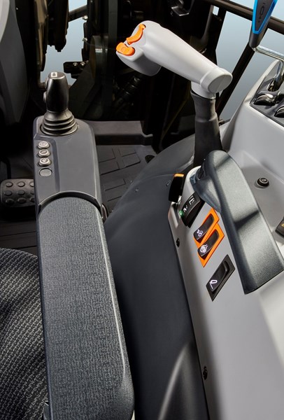 131 1 do pliku 4909 Valtra ASeries HiTech4 ControlGrip LoaderControl
