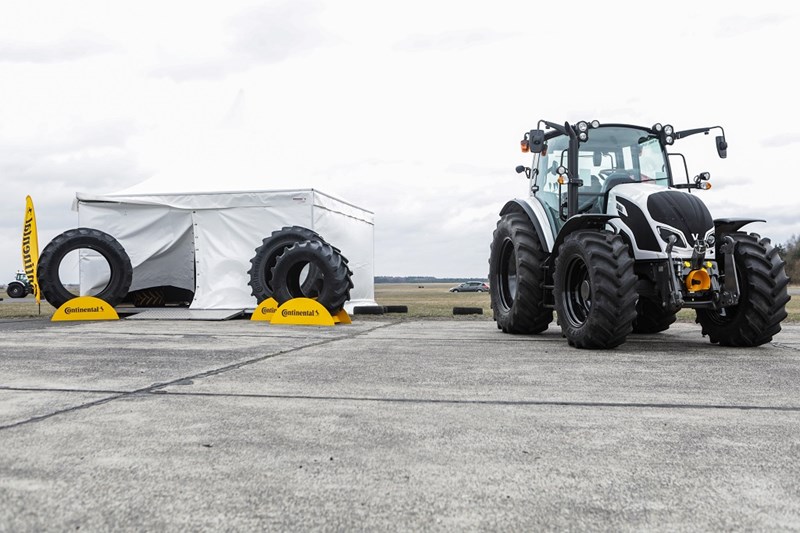 133 1 do pliku 5085 Continental Valtra SmartTour 2