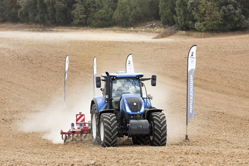 148 1 01 Bridgestone ciagnik i VX TRACTOR 2