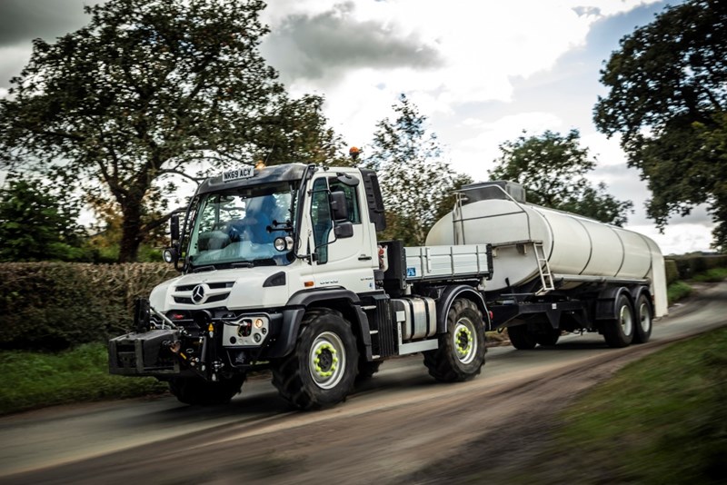 254 1 do pliku 6597 Unimog dostarcza mleko