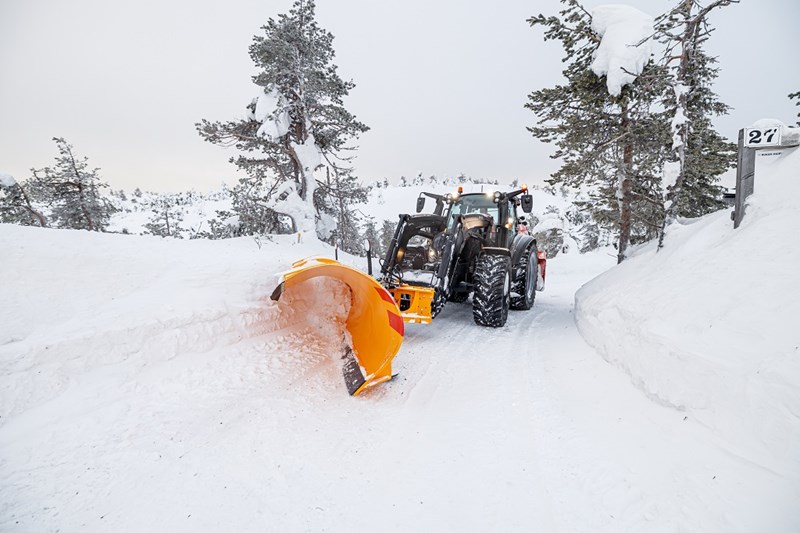 255 1 valtra G 135 winter kuusamo img 2020 2374 hires