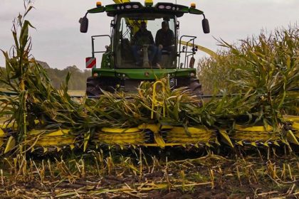 473 1 6817 fot3 Nowy poziom wydajnosci spod znaku John Deere sieczkarnia 9700i