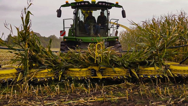 473 1 6817 fot3 Nowy poziom wydajnosci spod znaku John Deere sieczkarnia 9700i