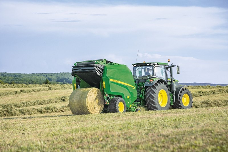 501 1 00 6899 John Deere Ciagnik 6R150 i prasa V461R