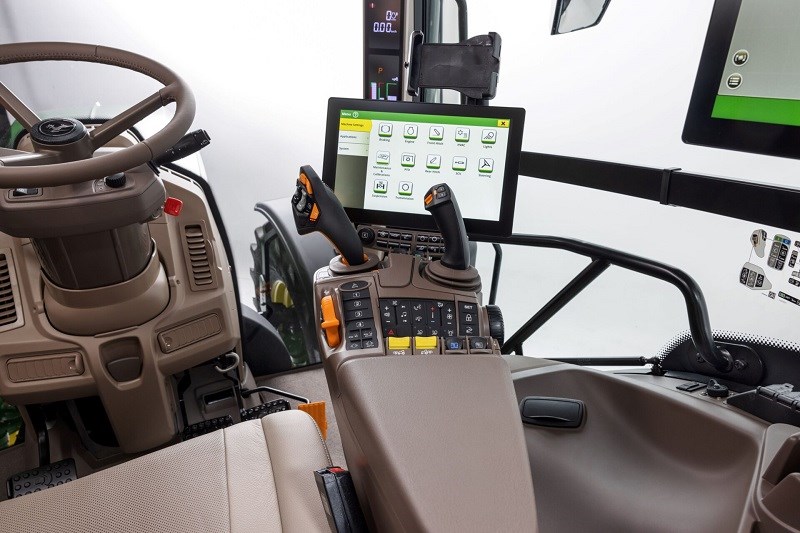 525 1 01 6886 John Deere 02 6R Series with the new G5Plus CommandCenter