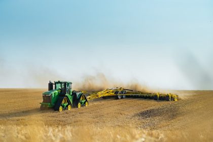 532 1 6930 Fot 1 Wysoka wydajnosc ciagnika John Deere 9RX pomogla w ustanowieniu nowego rekordu