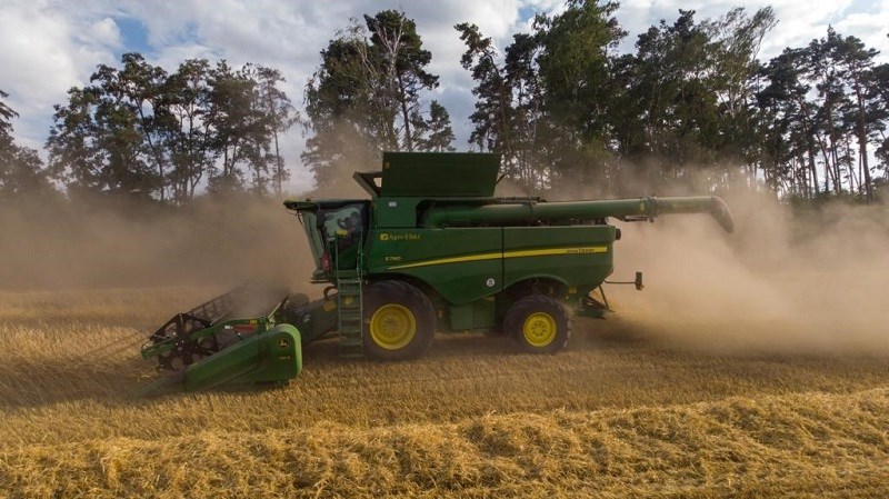 604 1 6923 Fot 1 Kombajny John Deere serii S z czujnikiem HarvestLab 3000 to nowy standard