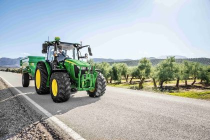 625 1 6992 Fot 5 John Deere wprowadza nowy ciagnik 5M