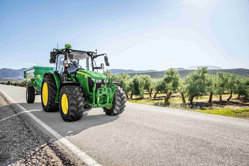 625 1 6992 Fot 5 John Deere wprowadza nowy ciagnik 5M