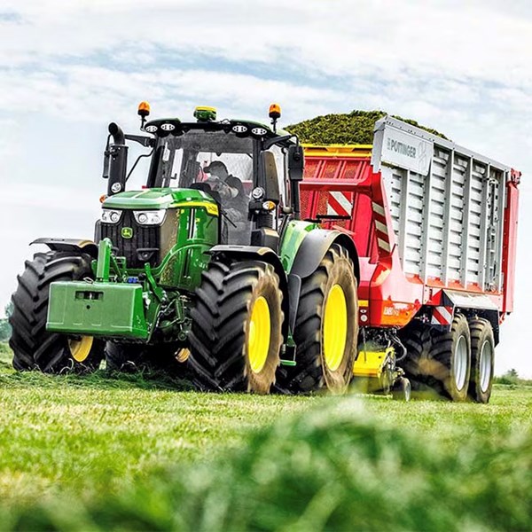 694 1 Fot. John Deere