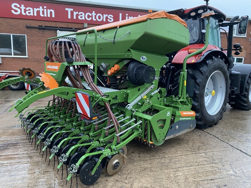 Amazone Amazone 3M Combination Drill, Centaya 3000 Super 3m drill Isobus paired with KG3001 special 3m Power Harrow
