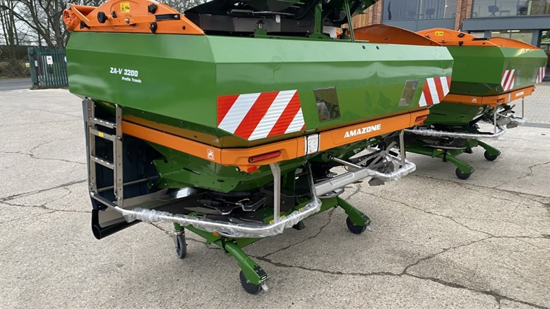 Amazone Amazone ZAV 3200 Profis Tronic V3 Disc Isobus with weigher Hopper cover and Parking wheels PTO Drive (OUT OF SEASON)
