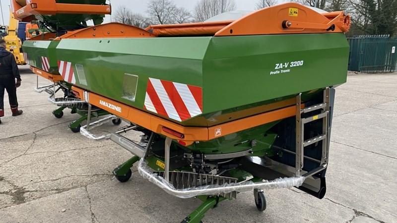 Amazone Amazone ZAV 3200 Profis Tronic V3 Disc Isobus with weigher Hopper cover and Parking wheels PTO Drive (OUT OF SEASON)