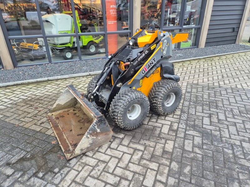 GIANT SK252D GIANT SK252D skidsteer