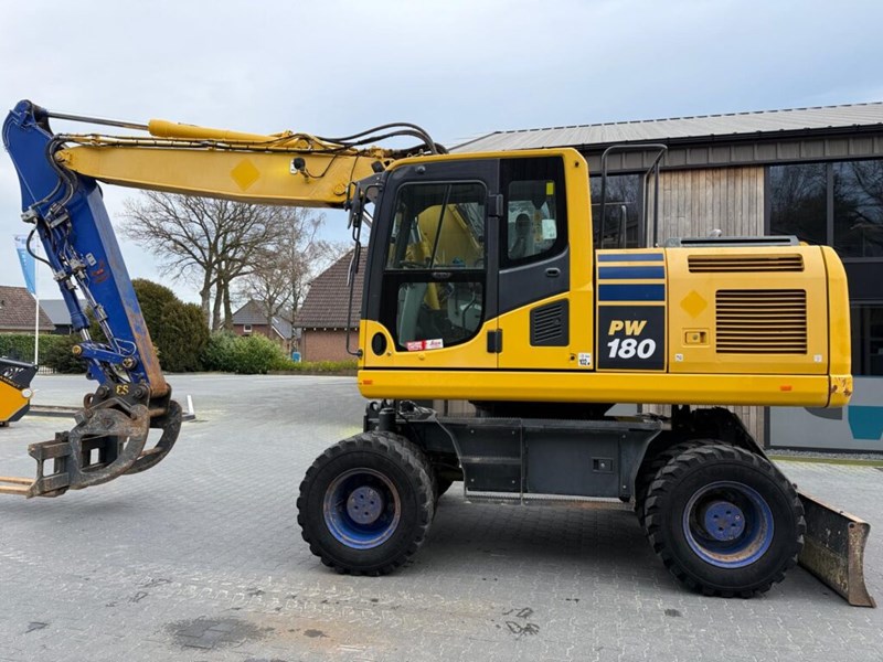 KOMATSU PW180-10 KOMATSU PW180-10 wheel excavator