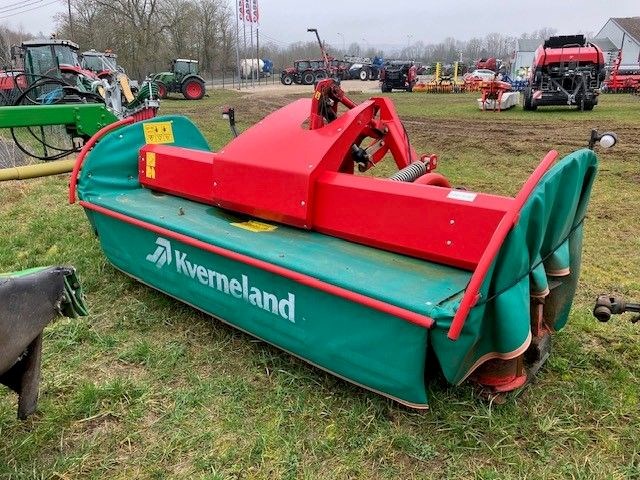 2555612 – 2832 F – Kverneland