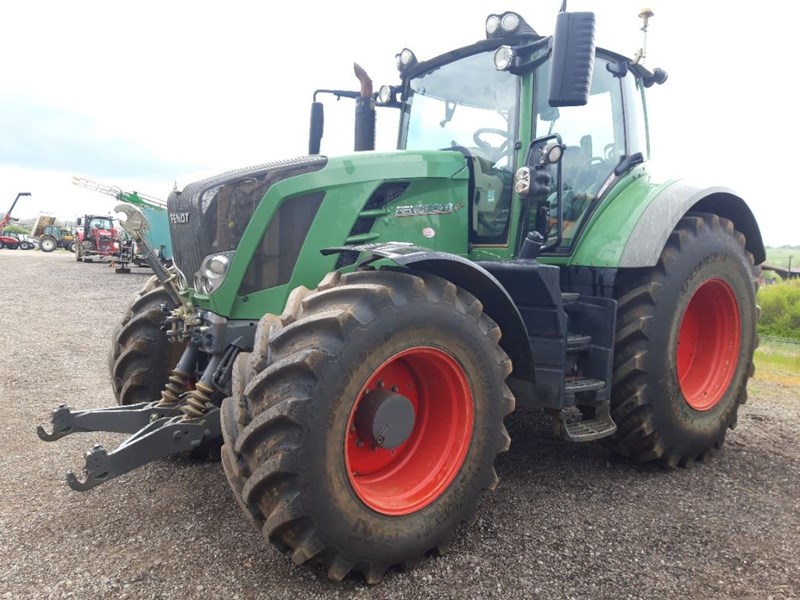 2397146 – 828 PROFI + – Fendt