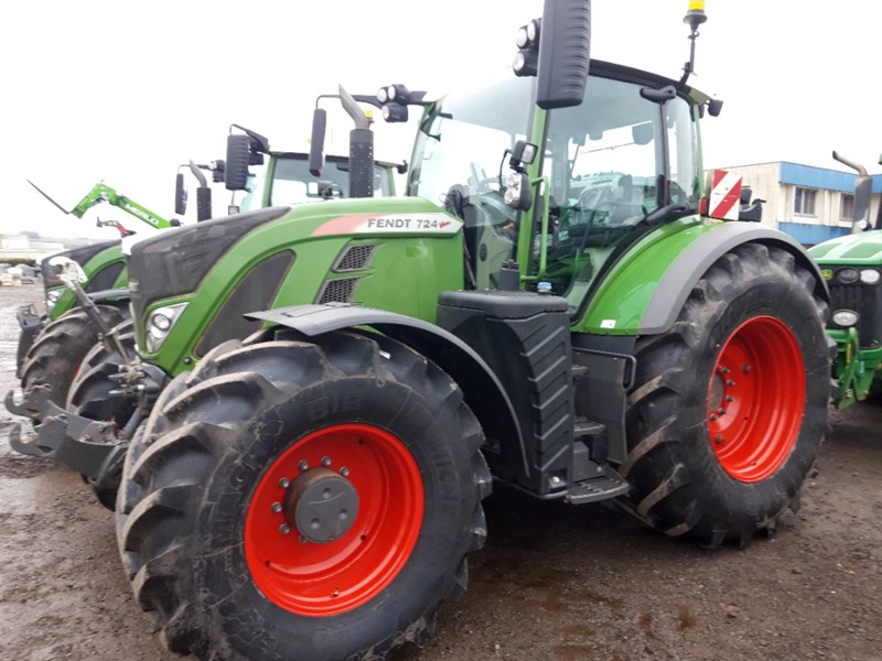 2575810 – 724 PROFI + – Fendt