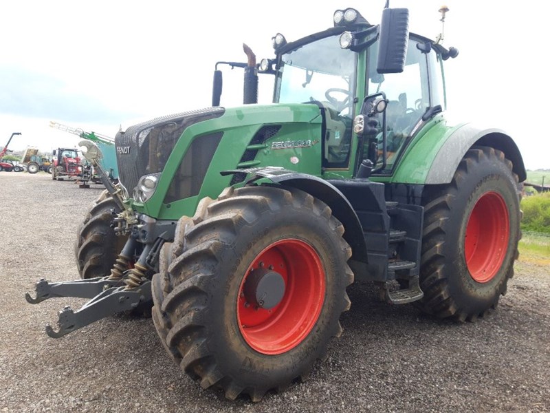 2575793 – 828 PROFI + – Fendt