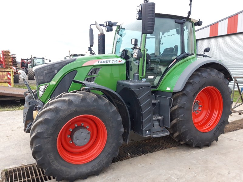 2575807 – 716 PROFI + – Fendt
