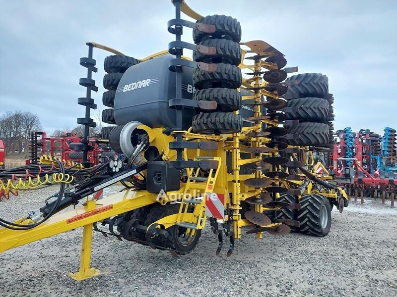 Agregat uprawowo siewny Bednar Omega O6000 FL mit Alfa-Drill