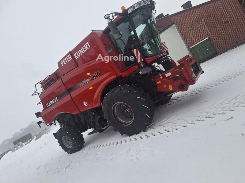 Case IH 7140 Axiail Flow Kombajn do zboża Case IH 7140 Axiail Flow