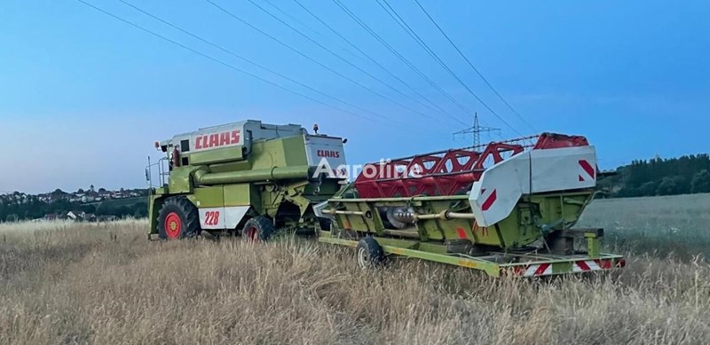 Claas Commandor 228 Kombajn do zboża Claas Commandor 228