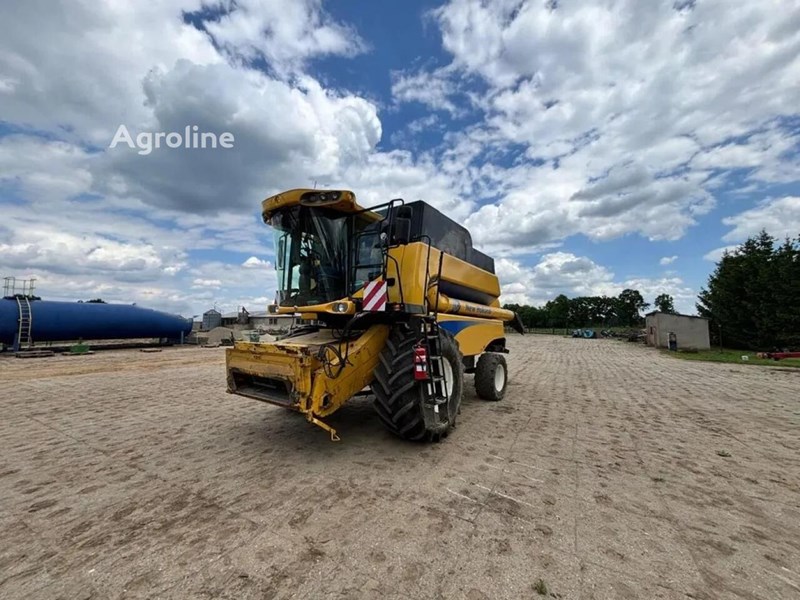New Holland CSX7070 Kombajn do zboża New Holland CSX7070