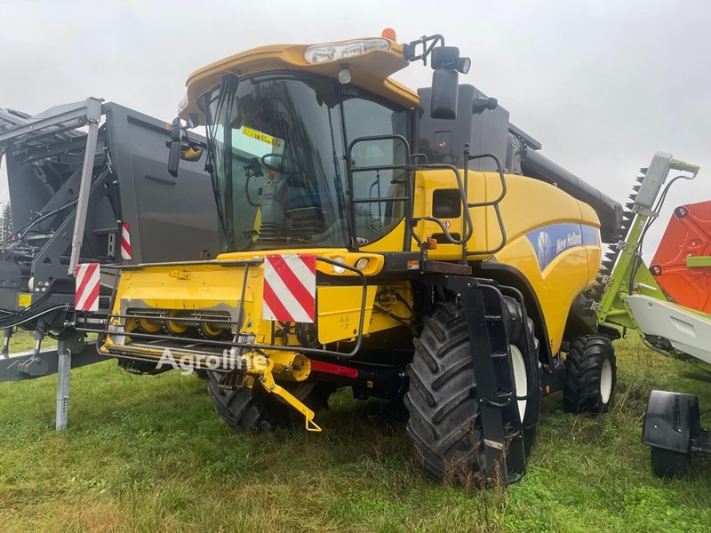 New Holland CX 8060 Kombajn do zboża New Holland CX 8060