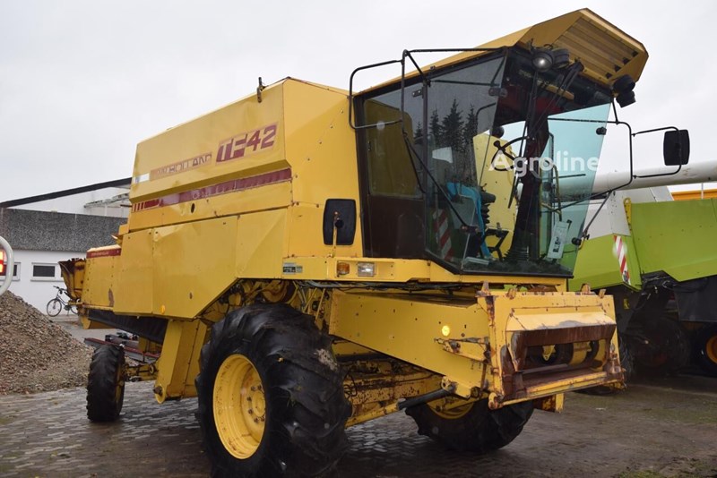 New Holland TF 42 Kombajn do zboża New Holland TF 42