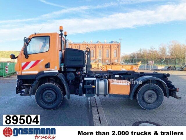 Mercedes-Benz Unimog U 20 Ciężarówka hakowiec Mercedes-Benz Unimog U 20