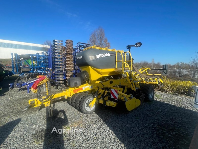 Siewnik ręczny Bednar OO 3000 l