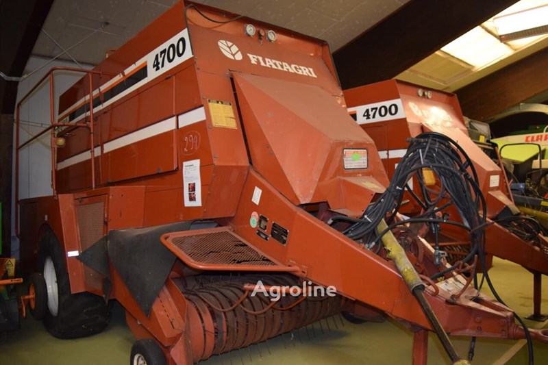Fiat Hesston 4700 Prasa kostkująca Fiat Hesston 4700