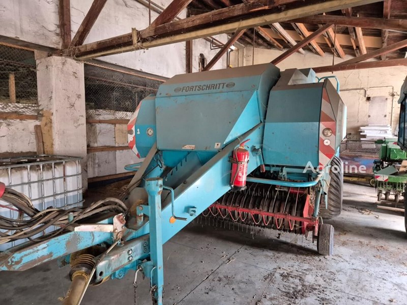 Fortschritt 550 Prasa kostkująca Fortschritt 550