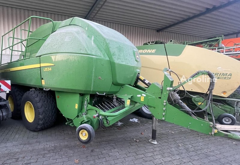 John Deere L 1534 Prasa kostkująca John Deere L 1534