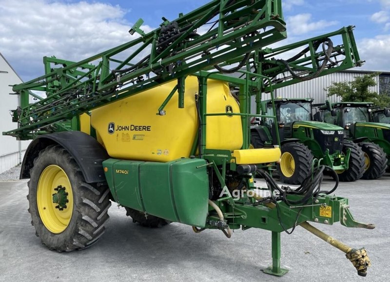 John Deere M 740 i Opryskiwacz zaczepiany John Deere M 740 i
