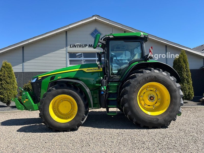 John Deere 8R 370 Command PRO, med den store Michelin UltraFlex High Tracti Ciągnik kołowy John Deere 8R 370 Command PRO, med den store Michelin UltraFlex High Tracti