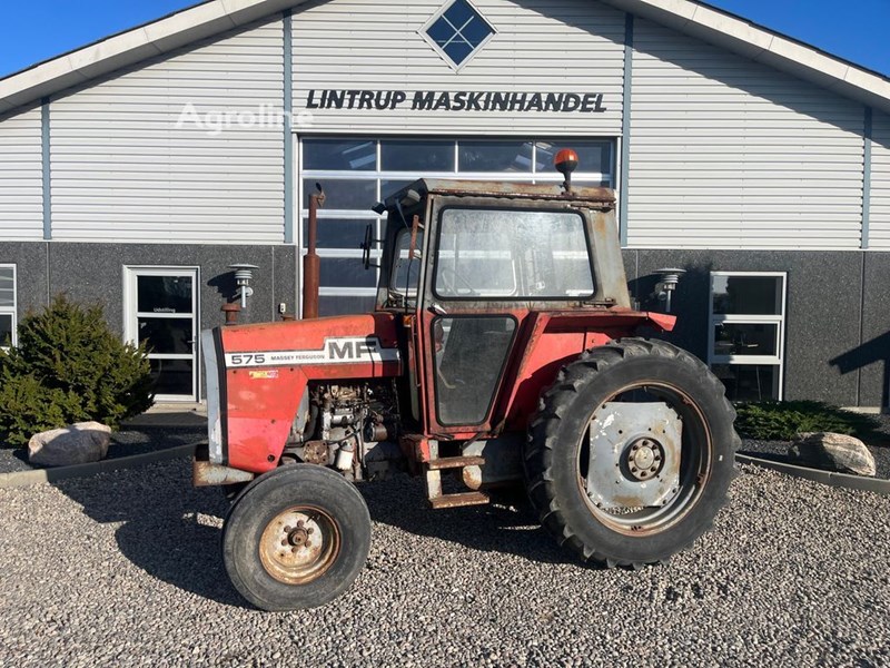 Massey Ferguson 575 8 gears model Ciągnik kołowy Massey Ferguson 575 8 gears model