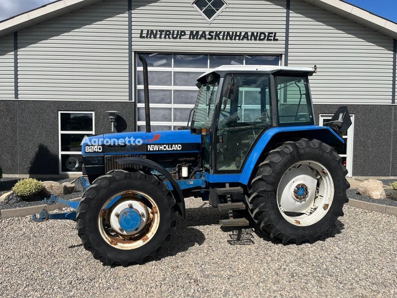 New Holland 8240 SLE Ciągnik kołowy New Holland 8240 SLE