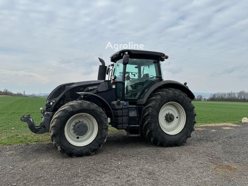 Valtra S374 mit RÜFA Ciągnik kołowy Valtra S374 mit RÜFA