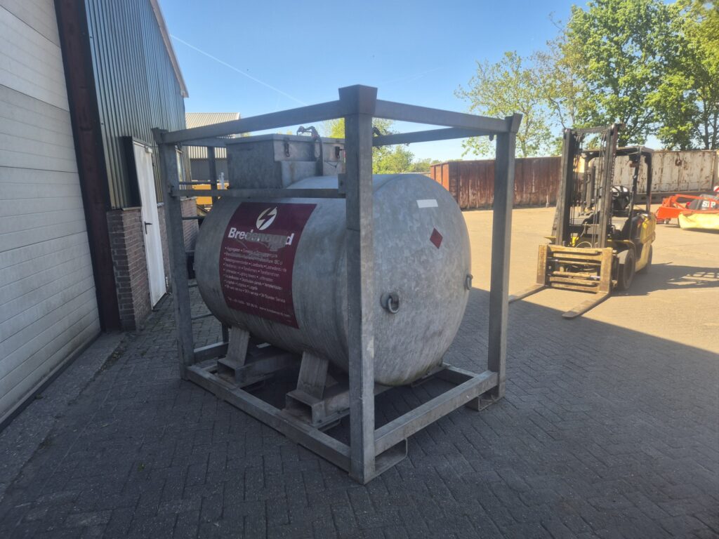 SEPPELER Gruppe Rietberg diesel tank 2900 liters