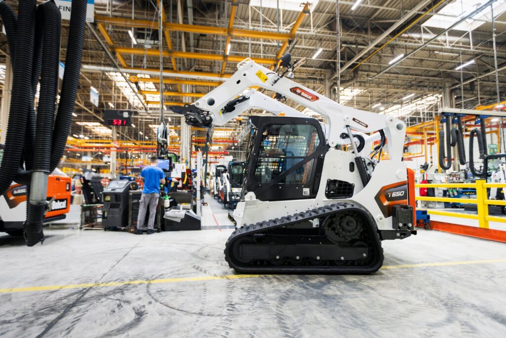 Bobcat T650 in Dobris manufacturing plant 2