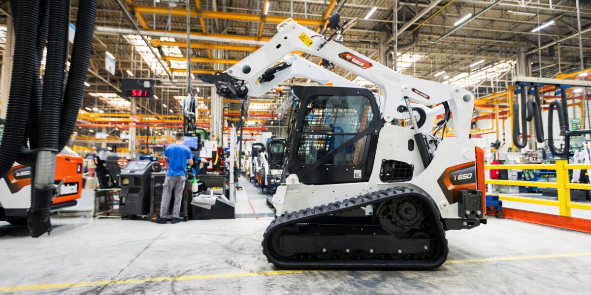 Bobcat T650 in Dobris manufacturing plant 2