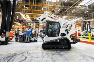 Bobcat T650 in Dobris manufacturing plant 2